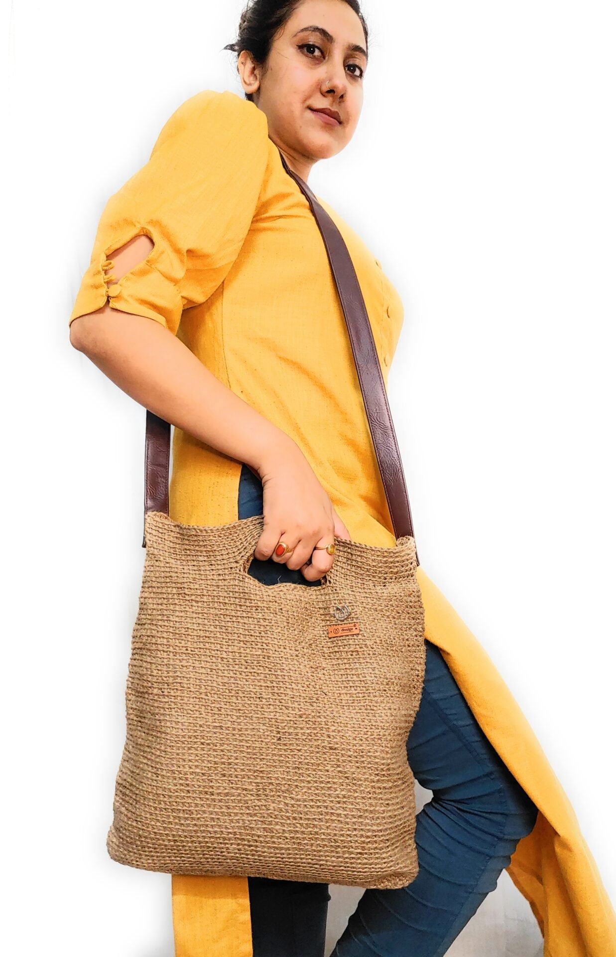 DIVULGE Round Sling Bag (Golden)